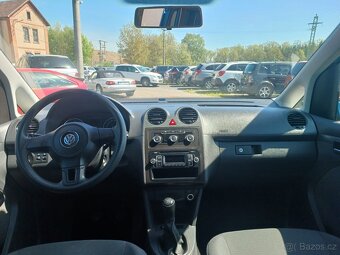 VW Caddy 1.6 TDI, bez koroze, klima, tažné - 16
