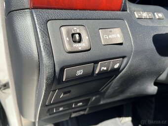 Lexus LS 460 4.6 V8 - 16
