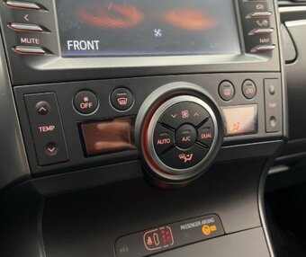 TOYOTA VERSO - 16