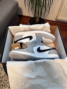 Air Jordan 1 Low OG Barons - 16