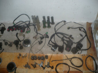 kawasaki ZX 9 R díly r.99-02 - 16