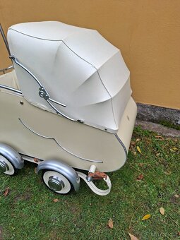 Starožitný kočárek pro miminko č.  202 - 16