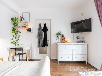 Pronájem bytu 2+kk, Košická, Vršovice, 29.900,- / 48 m2 s pa - 16