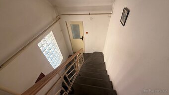 Menší rodinný dům se zahradou v širším centru Hradce Králové - 16