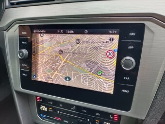 VW Passat Variant Basic 2.0TDI 110kW DSG Webasto Tažné LED - 16