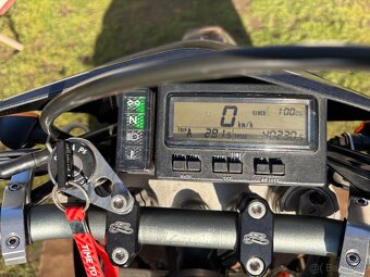 Suzuki DRZ 400 SM - 16