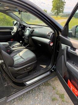 Kia Sorento 2.2CRDi 145kW, automat TOP výbava, najeto 129800 - 16