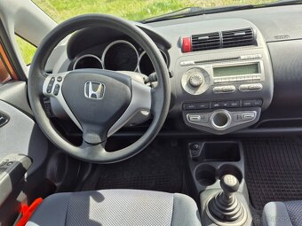 Honda Jazz 1.3 57kW + plus zimní pneu - 16