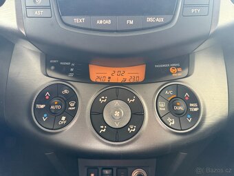 Toyota RAV4 2,2 110kW,4X4,PŮVOD ČR - 16