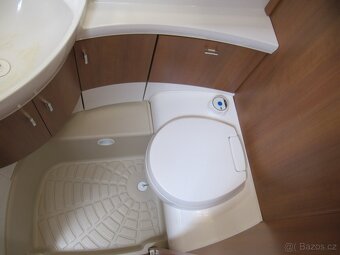 Prodám karavan Hobby 440 sf,r.v.2012 + mover + předstan. - 16