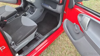 Peugeot 107 1,0i  manuál    06/2011   po STK       111.600km - 16