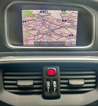 VOLVO V40 CROSS COUNTRY 2.5 T5 187KW 4x4 SUMMUM-AUTOMAT-ACC - 16