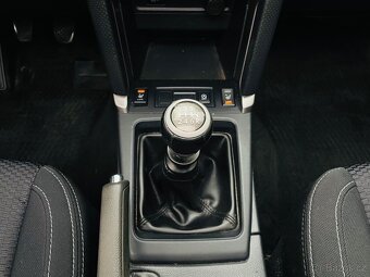 Subaru Forester 2.0i 4x4 MANUÁL 1MAJITEL EXCLUSIVE VÝHŘEV - 16