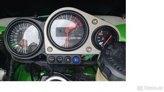Kawasaki ZX7R - 16