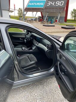 Prodám Mercedes  2018 E220d 4Matic W213 143kW Pohon 4x4 - 16