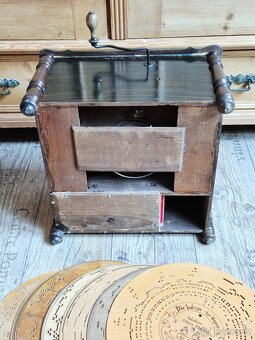 Starožitný hrací stroj, flašinet Ariston, 1890 - 1900 - 16