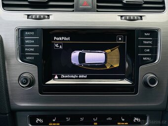 Volkswagen Golf 2.0TDI 110KW VÝHŘEV SENZORY SERVISKA - 16