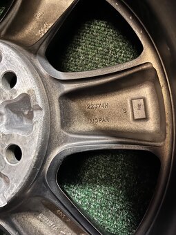 6x139.7 R18 Dodge RAM 1500 REBEL Originál Alu + senzory - 16