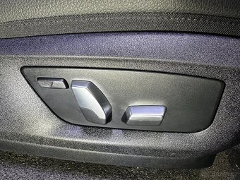 BMW 5 G30 LCI M-Paket kuzeny interier sedacky - 16