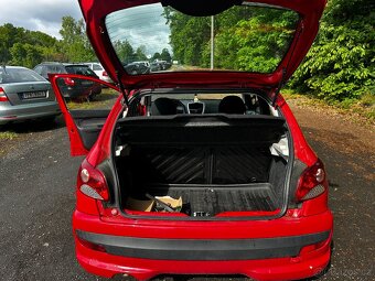 Peugeot 206+ 1,1i 44kW, r.v. 2009 - 16