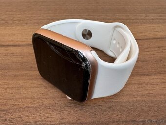 Apple Watch Series 4 - 16