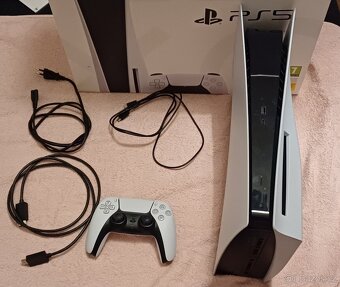 PS5 s mechanikou v záruce do 8.10.2026 Datart + 2T SSD disk - 16