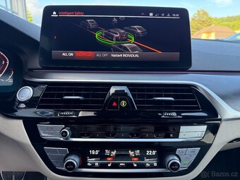 BMW 520d xDrive M SPORT MEGAFULL PANORAMA TAŽNÉ 2022 - 16