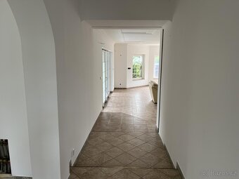Prodej krásného rodinného domu se zahradou v Plotišti nad La - 16