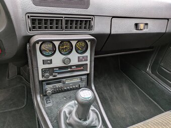 Porsche 944 - 16