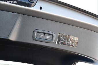 Volvo XC40 T5 RECHARGE REZERVACE - 16