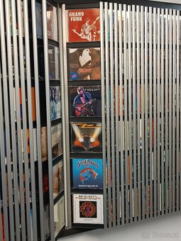 Velká sbírka CD s pořadačem - 16