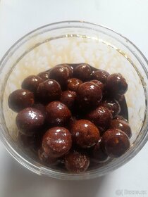 Boilies v dipu 16,20 a 24mm - 16