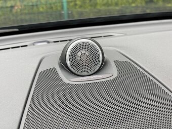 Volvo XC60 R-Design 173kW Nez.topení 5L-Záruka - 16