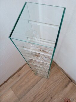 Skleněná vytrínka - 16