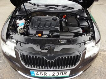SUPERB COMBI II Elegance 2,0 TDI 125kW + DSG + SERVISKA  - 16