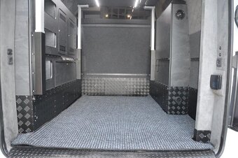 Mercedes-Benz Sprinter 319 Camper Family - 16