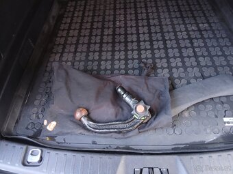 Ford S-Max 2.0 TDCi 110 KM Tažné, 5 Míst - 16