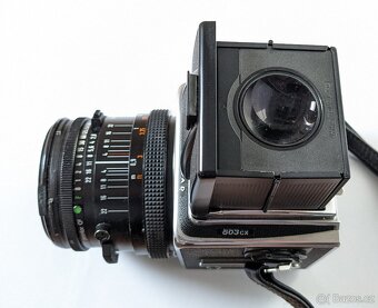 Středoformátový fotoaparát 6x6 HASSELBLAD a objektivy - 16
