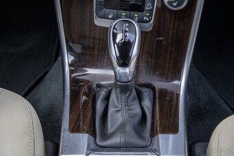 Volvo XC60 D4 2.4L Drive-E Luxury Geartronic AWD - 16