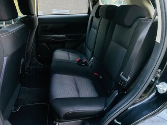 Mitsubishi Outlander 2.0i BENZÍN 2017 MANUÁL LED KAMERA 2WD - 16