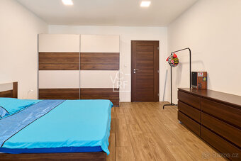 Prodej rodinného domu 5 + kk 214m² ve Stěžerách - 16