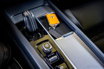 Volvo V60 B4 MildHybrid Momentum Pro AT8 - 16