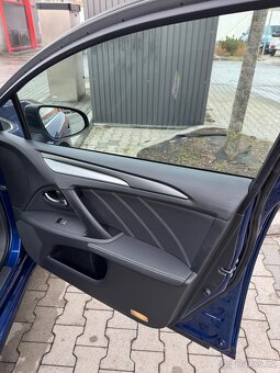 Avensis - 16