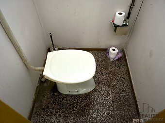 Pronájem obchodu 201 m2 v Tulešicích, obchod sklady rampa Tu - 16