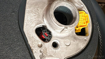 VYHRIVANY AUDI VOLANT - ZREZANY - PERFOROVANA KUZE - 16