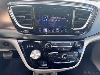 Chrysler Pacifica 3,6 RU Touring L 8 míst 2017 - 16