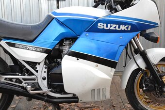 Suzuki GSX 750EF ( GR72A ) - 16