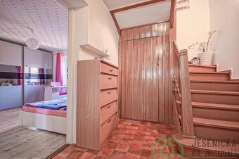 Prodej rodinného domu se zahradou + garáží a stavební parcel - 16