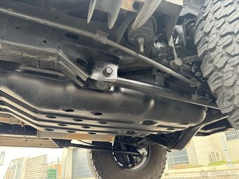 Toyota FJ Cruiser bez koroze s plnou výbavou do terénu - 16