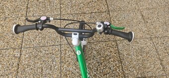 WOOM 3 (16") + stojánek + helma na kolo (zelená barva) - 16